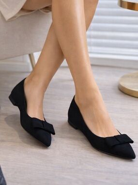 NEW Hugo Boss black  velvet leather pointy low-heeled flats size 7,5